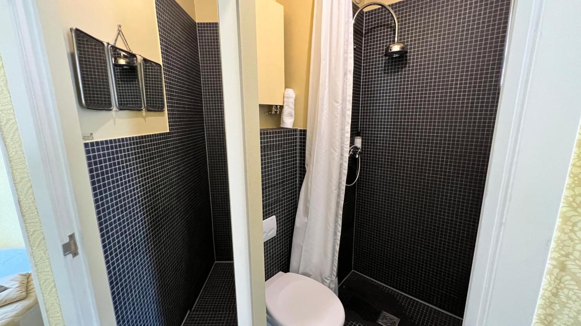 Latroupe Le Berger Hotel Saint-Gilles Szoba fotó